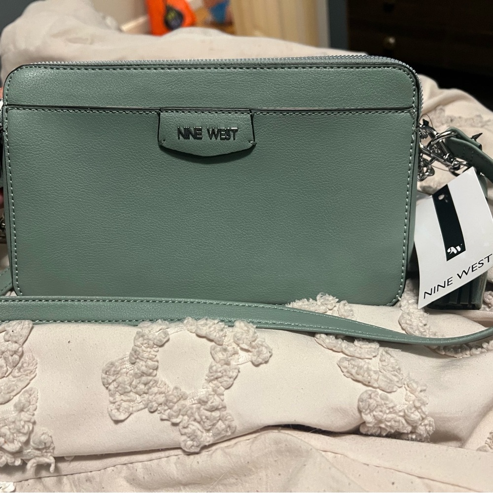 NWT Nine West Green Crossbody purse adjustable strap lightweight